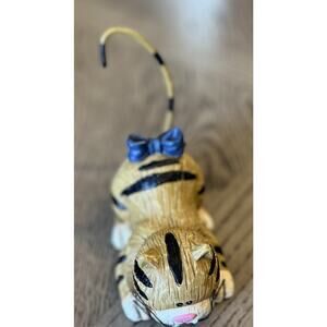 Vintage Resin Collections Cat With Swirl Tail And Bow Tie Tan And Black 5 Inch